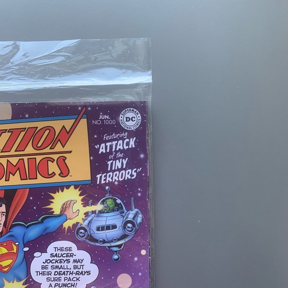 (C37) DC Action Comics #1000 1950's Superman Variant - Picture 4 of 8
